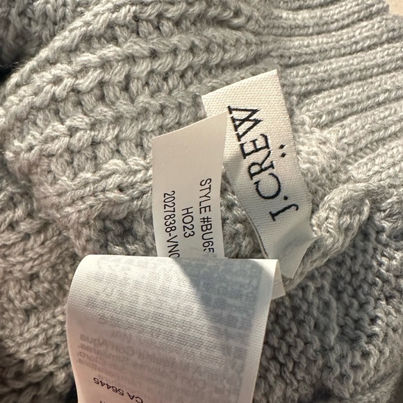 J Crew Cable Knit Pom Pom Hat - Picture 4 of 4